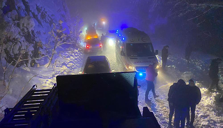 Bursa’da uçuruma yuvarlanan 2 genç donmak üzereyken kurtarıldı
