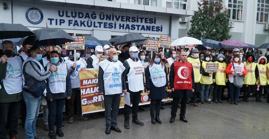 Sağlık çalışanları Bursa’da da grevde!