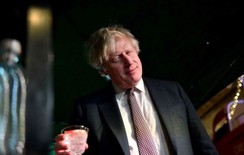 Boris Johnson’a Noel partisi soruşturması açılmayacak