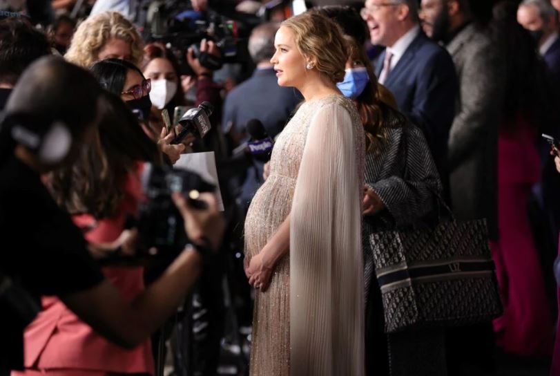 Jennifer Lawrence doğuma gün sayıyor