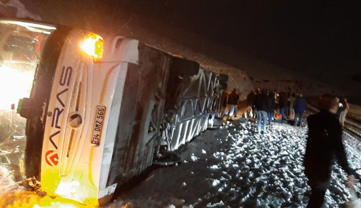Kars’ta yolcu otobüsü devrildi: Çok sayıda ölü ve yaralı var…
