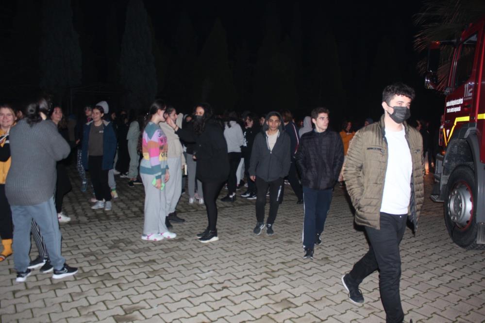 Öğrenci yurdunda yangın paniği