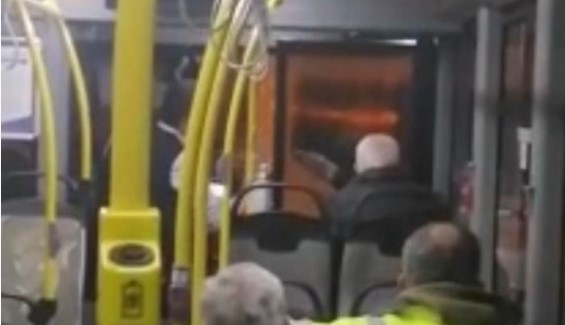 Bursa’da yol kavgası! Otobüs ve servis şoförü birbirine girdi…