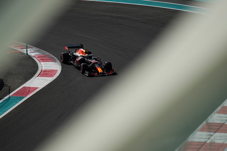Verstappen’den Abu Dhabi’ye iddialı başlangıç