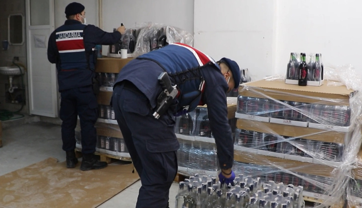 Bursa merkezli operasyonda 57 bin litre sahte içki ele geçirildi