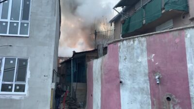 Bursa’da 2 ev alev alev yandı
