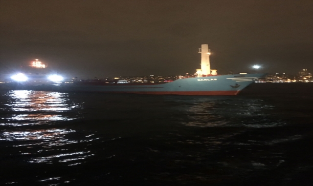 Boğaz trafiği Kız Kulesi açıklarında arızalanan gemi nedeniyle askıya alındı