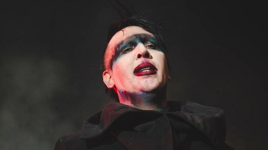 Cinsel saldırıyla suçlanan Marilyn Manson’ın elektronik cihazlarına el kondu