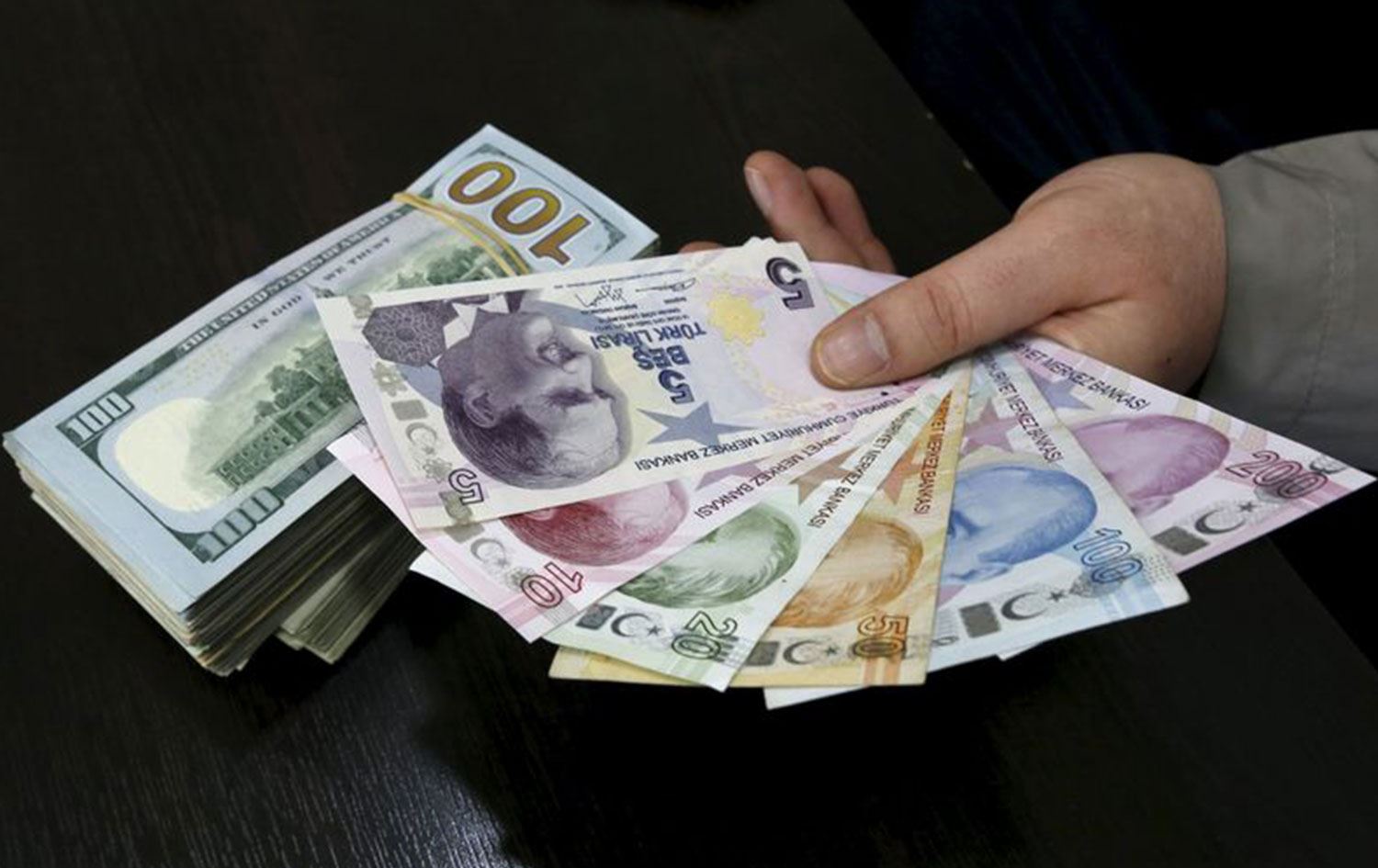 Merkez’in müdahalesine rağmen doların ateşi sönmüyor