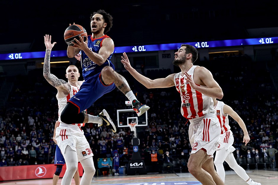 Anadolu Efes’e Euroleague’de bir erteleme daha