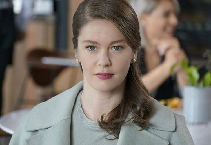 Burcu Biricik elektrik direğine çıktı