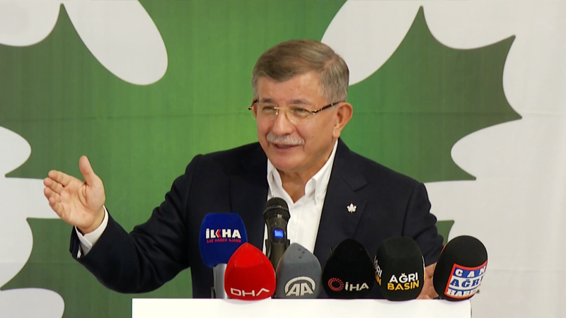 Davutoğlu’ndan hükûmete: Acilen dünyada eşi benzeri olmayan cahil ekonomi deneyinize son verin Davutoğlu’ndan hükûmete: Acilen dünyada eşi benzeri olmayan cahil ekonomi deneyinize son verin