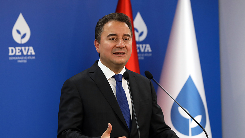 Babacan: İktidar artık hiçbir şey vermiyor, sadece kepçeyle alıyor Babacan: İktidar artık hiçbir şey vermiyor, sadece kepçeyle alıyor