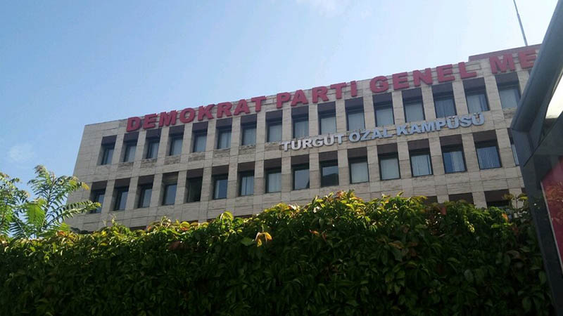 Demokrat Parti Genel Merkezi ‘sanayi atık merkezi’ ilan edildi