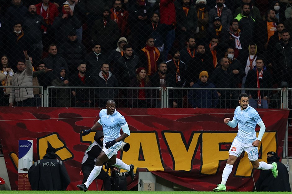 Batshuayi yerine Okaka!
