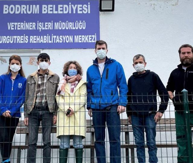 Kıvanç Tatlıtuğ ve Başak Dizer hayvan barınağını ziyaret etti!