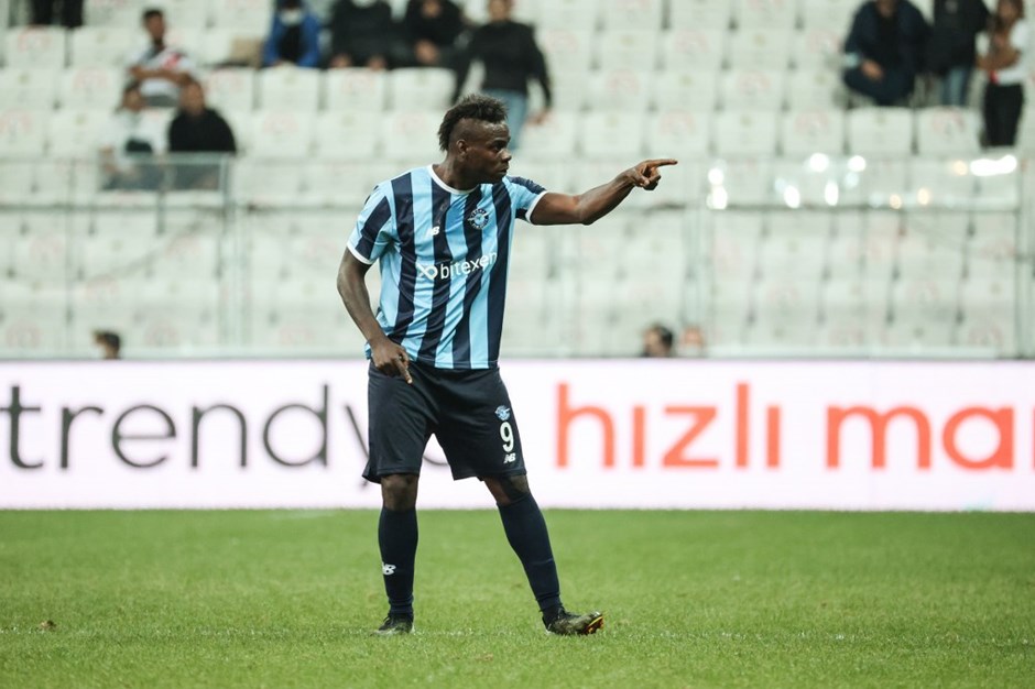 Mancini Balotelli’yi istiyor