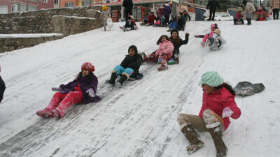 Bursa’nın iki ilçesinde eğitime kar engeli