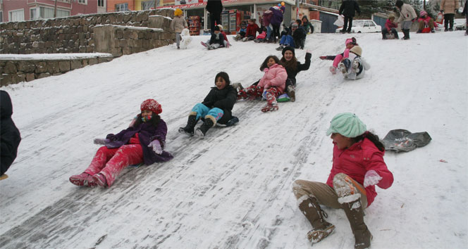 Bursa’nın iki ilçesinde eğitime kar engeli
