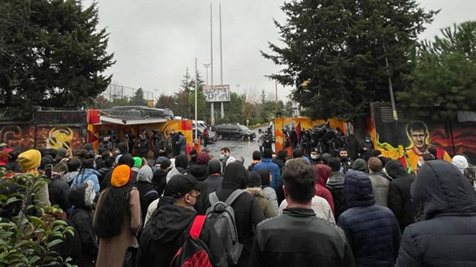 Galatasaray taraftarları Fatih Terim için Florya’da