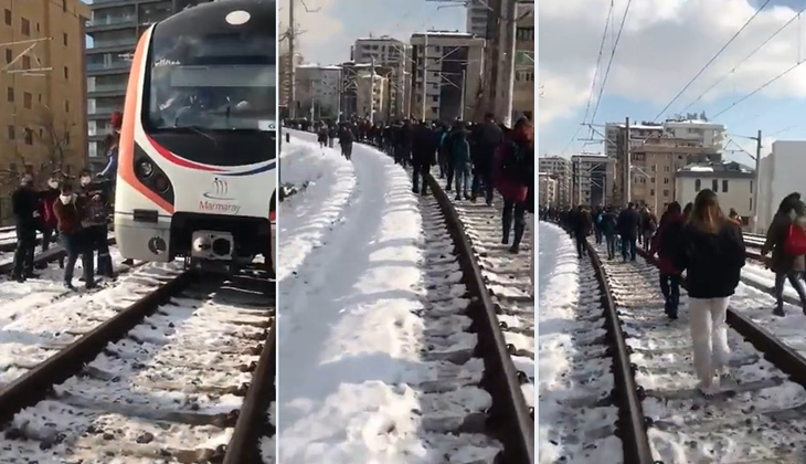 Marmaray Suadiye istasyonunda tren arıza yaptı, yolcular diğer istasyona yürüdü