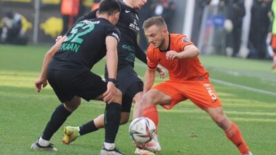 Adanaspor-Bursaspor karşılaşmasından kareler