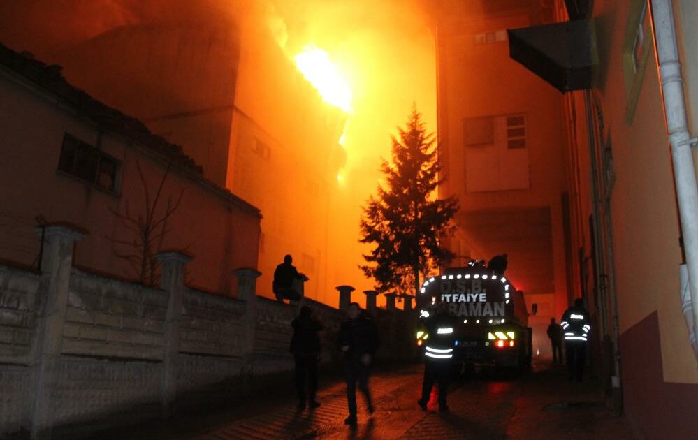 Karaman’da büyük fabrika yangını