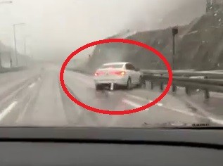 Bursa’da otoyolda feci kaza… Bariyerlere çarptı!