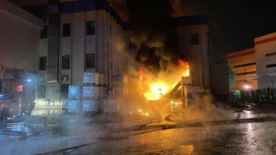 Bursa’da gece yarısı fabrika yangını!