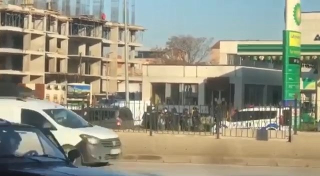 Bursa’da kavgalı olduğu akrabasını yol ortasında vurdu!