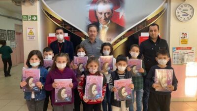 Mustafakemalpaşa’da Başkan Kanar’dan öğrencilere karne hediyesi