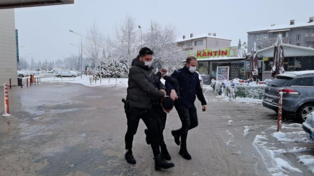 Bursa’da kız kardeşini ve eşini bıçaklamıştı! Kıskıvrak yakalandı