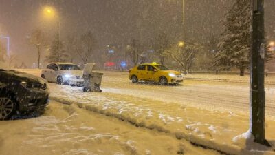 Bursa’da kar esareti! Sürücüler zor anlar yaşadı