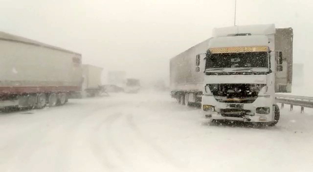Kuzey Marmara Otoyolu’nda kar mağdurlarına ücret iadesi Kuzey Marmara Otoyolu’nda kar mağdurlarına ücret iadesi