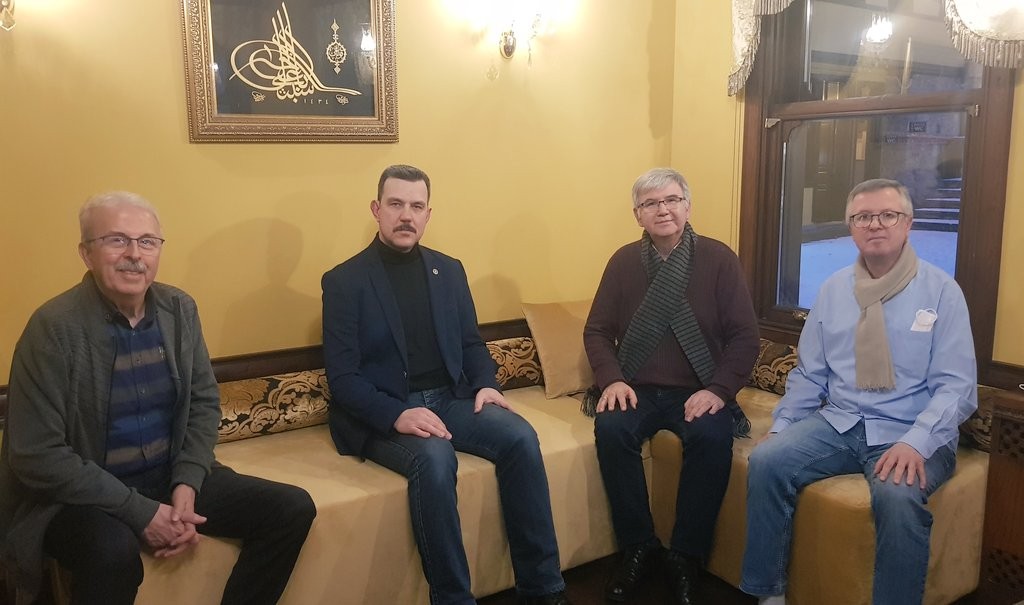 AK Partili Esgin, ‘Eski Bursalılar’la buluştu