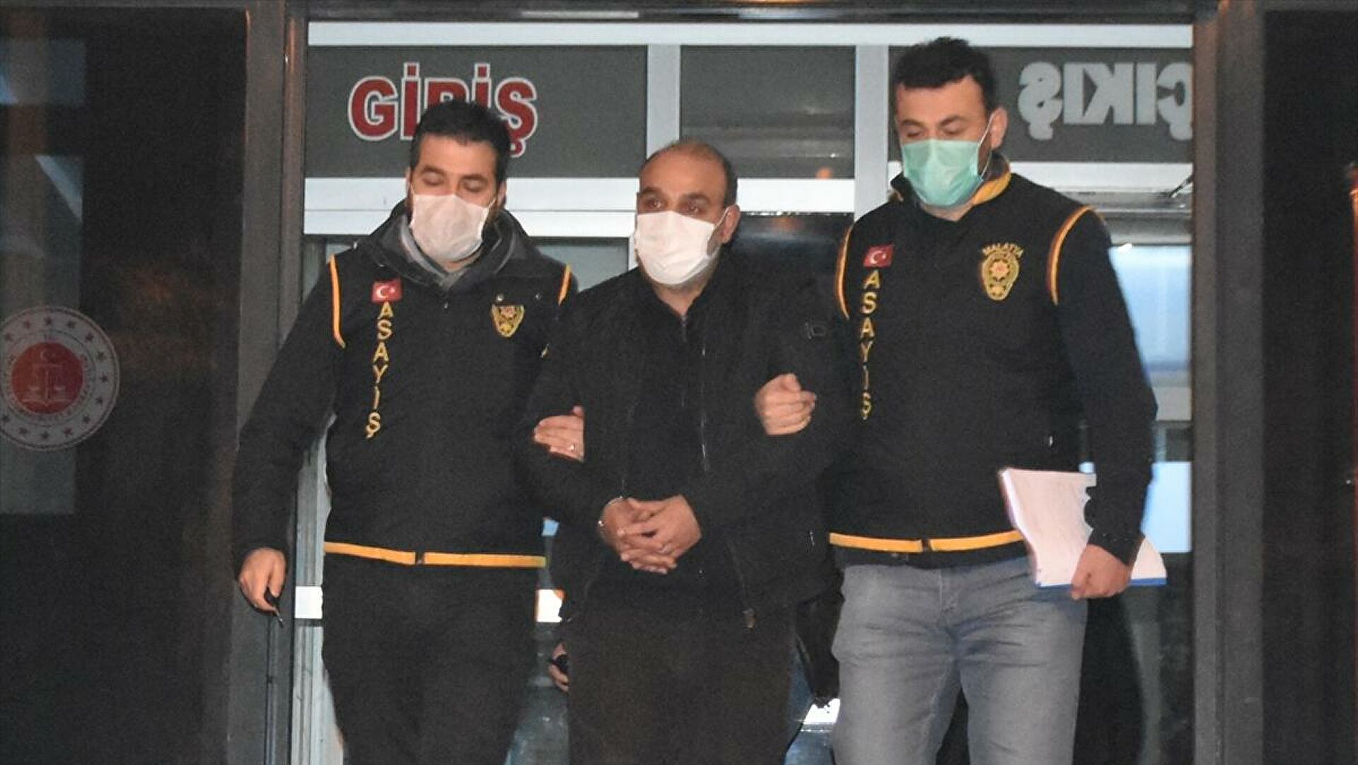 Antalya’da boğarak öldürdüğü kadının cesedini sandığa saklayan katil zanlısı tutuklandı
