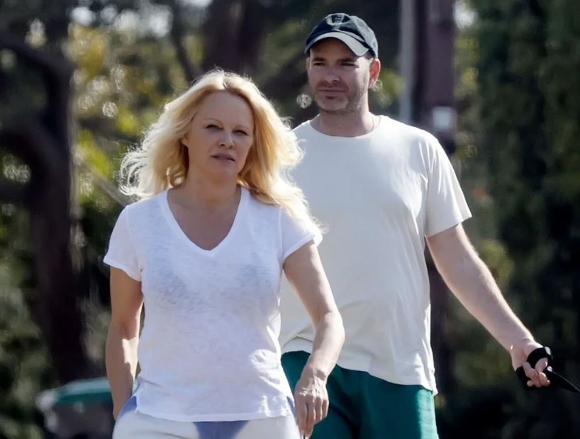 Pamela Anderson dördüncü eşinden boşanıyor