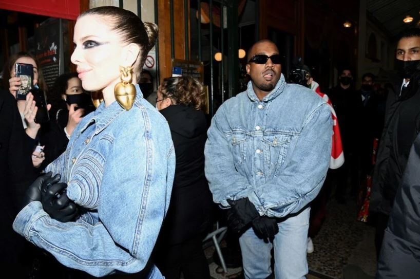 Kanye West ile sevgilisi Julia Fox bir örnek giyindi