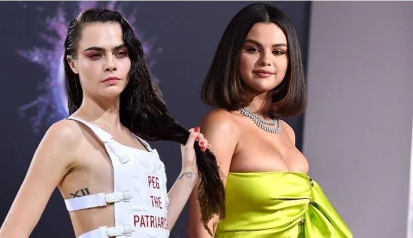 Selena Gomez ve Cara Delevingne aynı dövmeden yaptırdı