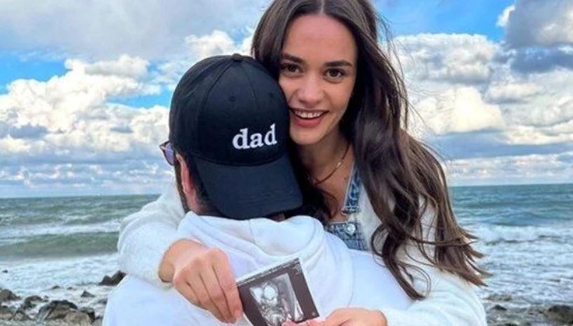 Hande Soral’dan hamilelik pozu