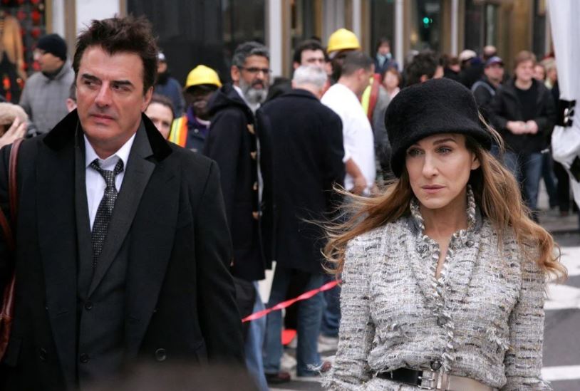Chris Noth cinsel saldırı suçlamaları sonrası diziden çıkarıldı