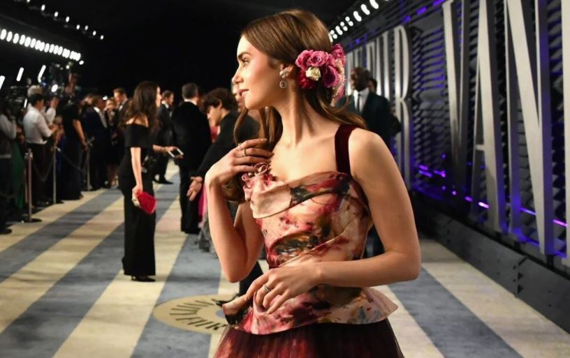 Lily Collins: Prens Charles’ın kafasına telefon fırlattım