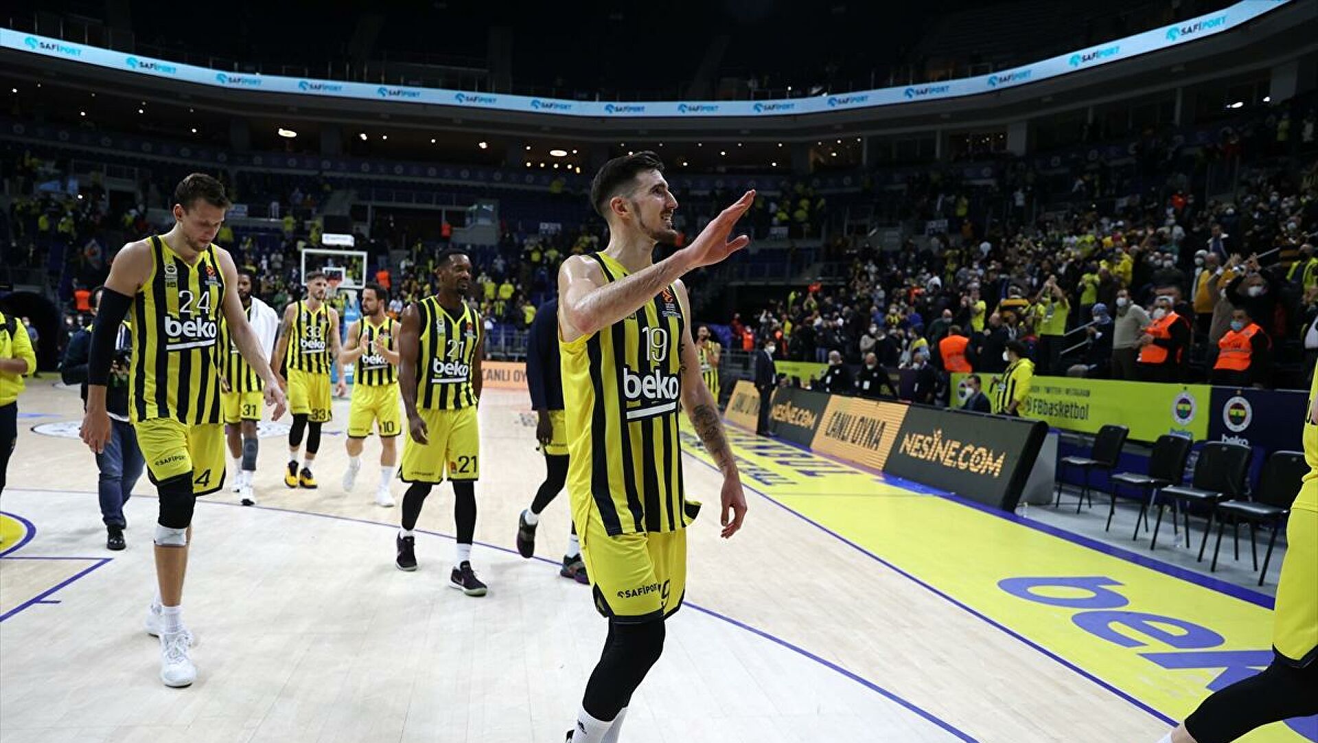 Kızılyıldız-Fenerbahçe Beko karşılaşması Kovid-19 vakaları nedeniyle ertelendi