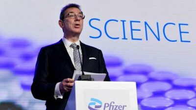 Pfizer CEO’su Bourla: Birkaç ay içinde normal hayata dönebiliriz