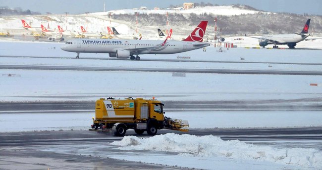 İstanbul Havalimanı’nda uçakların kalkışları başladı