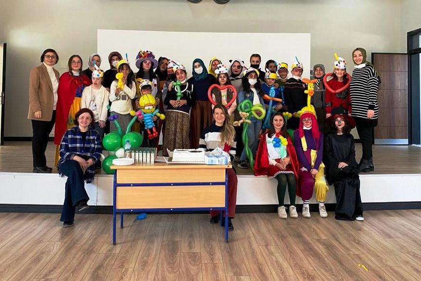 Bursa’da liseli gençlerden özel öğrencilere sosyal destek