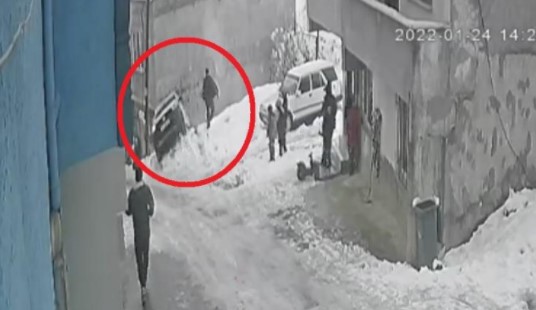 Bursa’da buzda kayan araç boşluğa düştü!