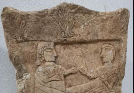 Bagajdan tarihi mezar steli çıktı Bagajdan tarihi mezar steli çıktı