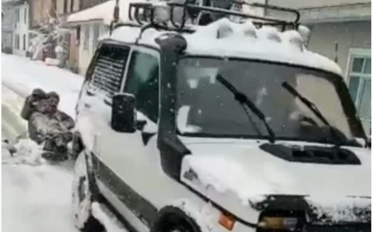 Bursa’da cipe bağladıkları iple sokakta kaydılar Bursa’da cipe bağladıkları iple sokakta kaydılar