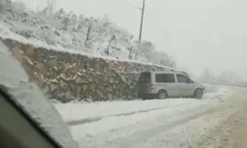 Bursa’da karda böyle kaza yaptı